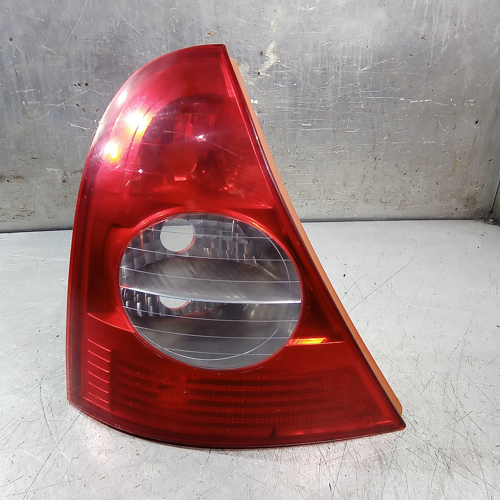 Renault Clio Mk2 2001-2006 Passenger/Left/NS Rear Tail Light
