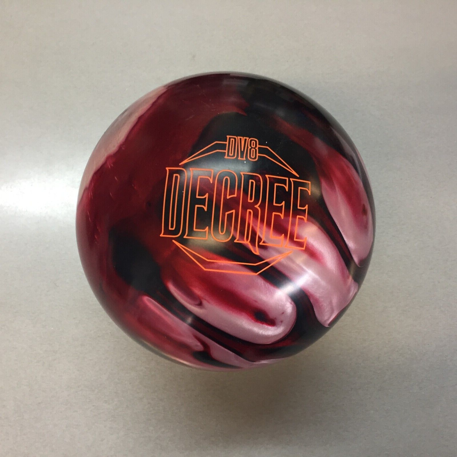 DV8 Decree Pearl Bowling bowling ball 16 LB. 1st quality NEW