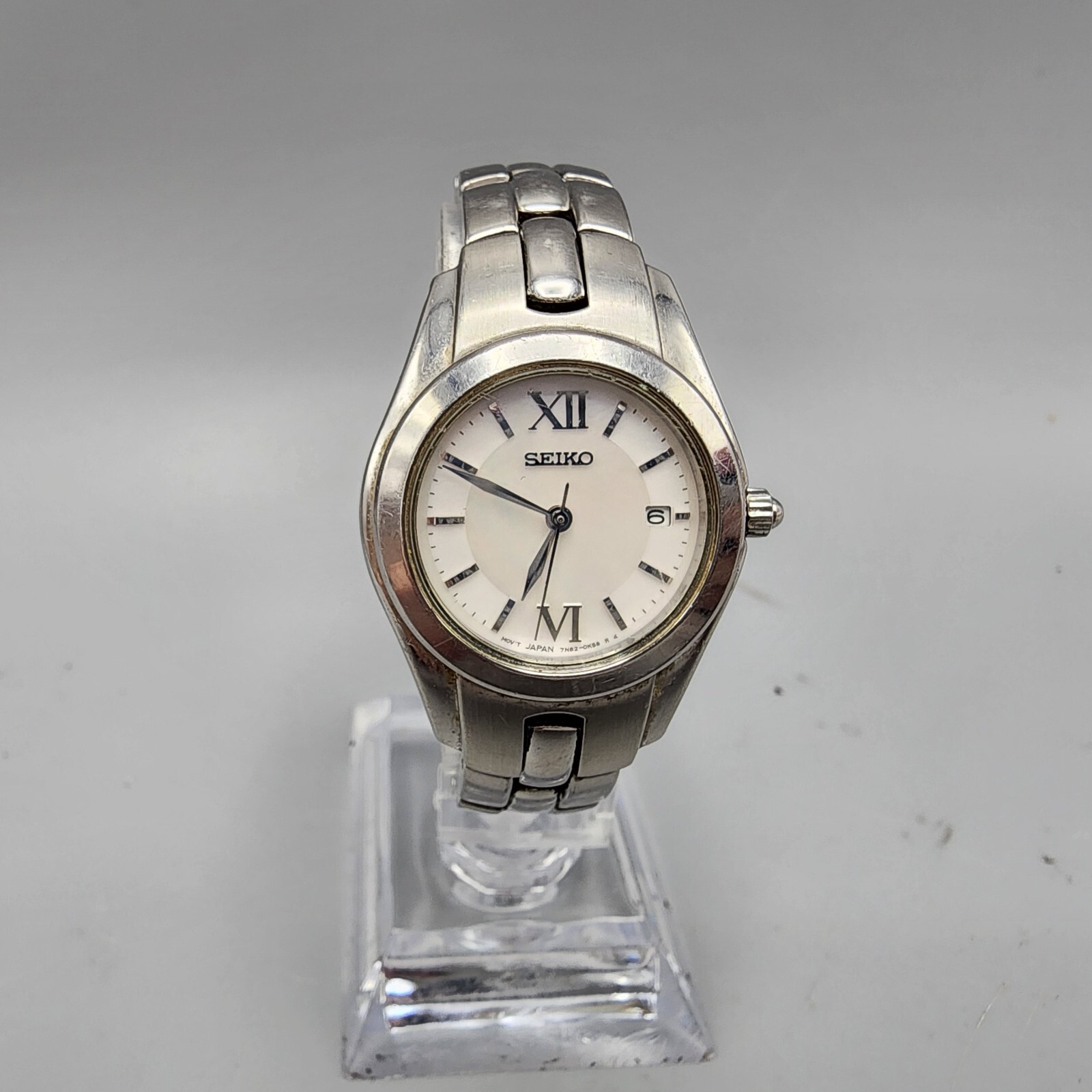 Seiko Watch Women Silver Tone MOP Dial Date Round 27mm 7N82-0EG0 New Battery Seiko Watch Women Silver Tone MOP Dial Date Round 27mm 7N82-0EG0 New Battery