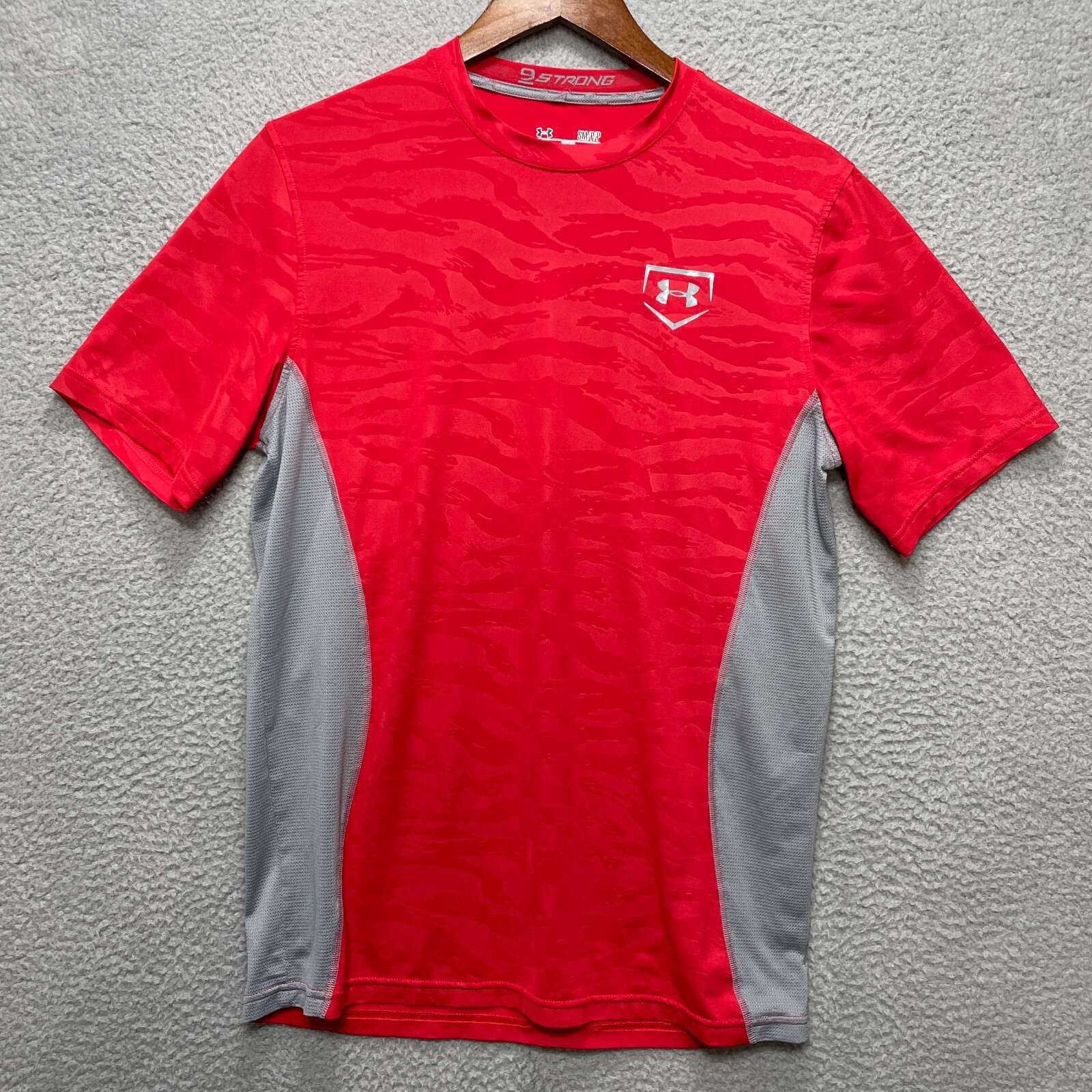 ウォーキング・ランニングウェア Under Armour Men's HeatGear Fitted Camo UNDER ARMOUR HeatGear Fitted Shirt Red Camo Mens S Short