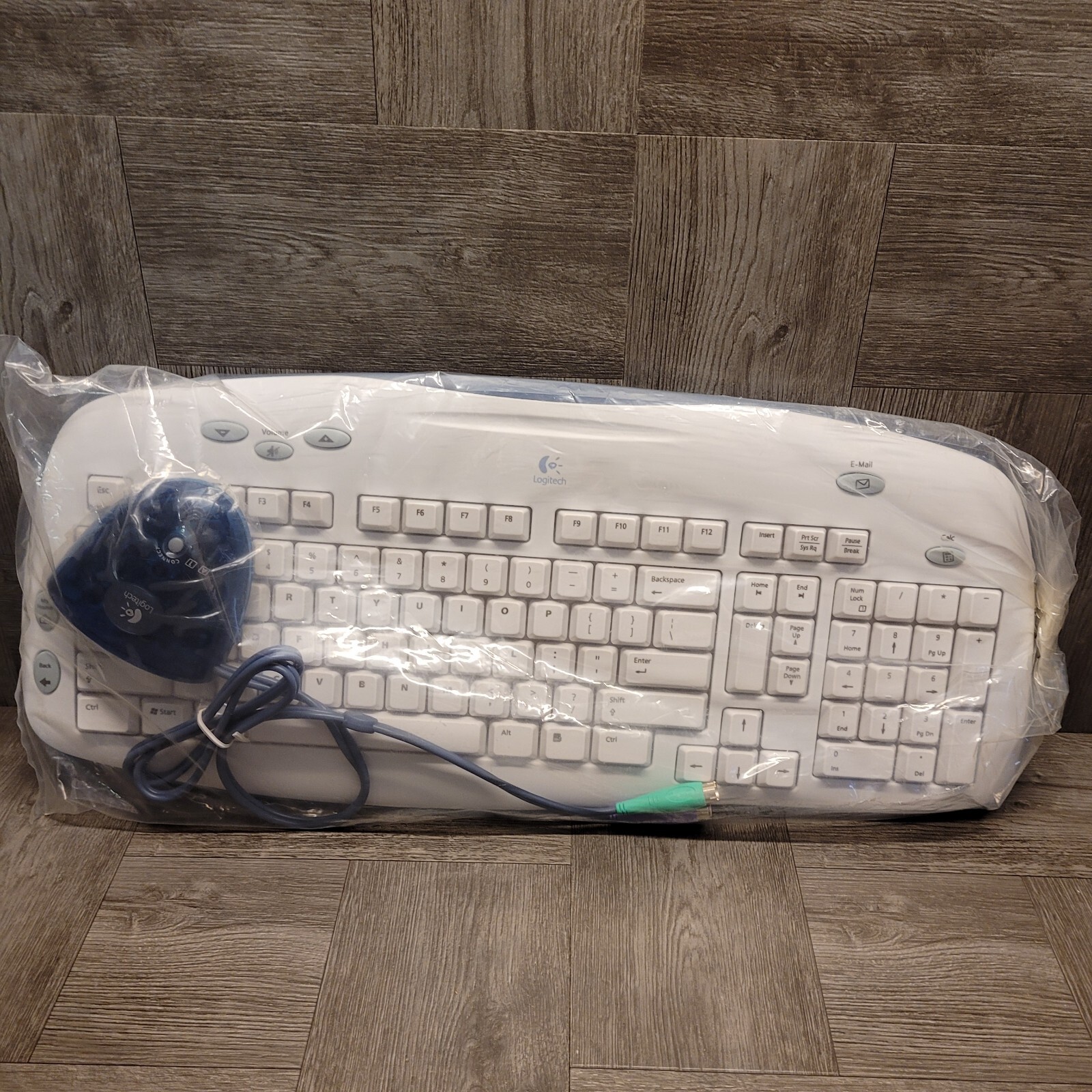 LOGITECH CORDLESS DESKTOP EXPRESS WIRELESS KEYBOARD YRQ57 NO MOUSEの