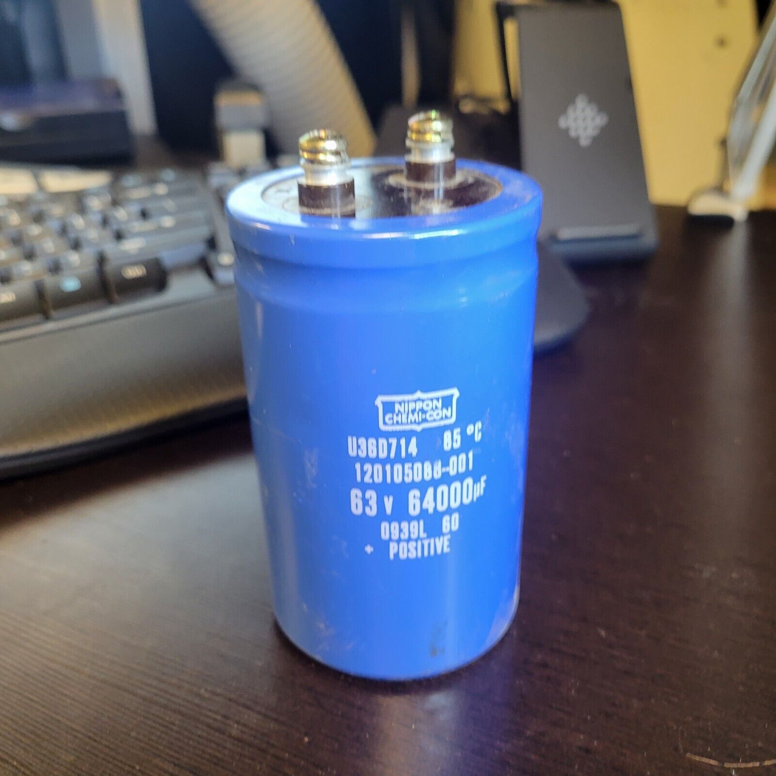 120105088-001 nippon u36d714 64000 UF 63V 85C CAPACITOR NEW 120105088-001 nippon u36d714 64000 UF 63V 85C CAPACITOR NEW