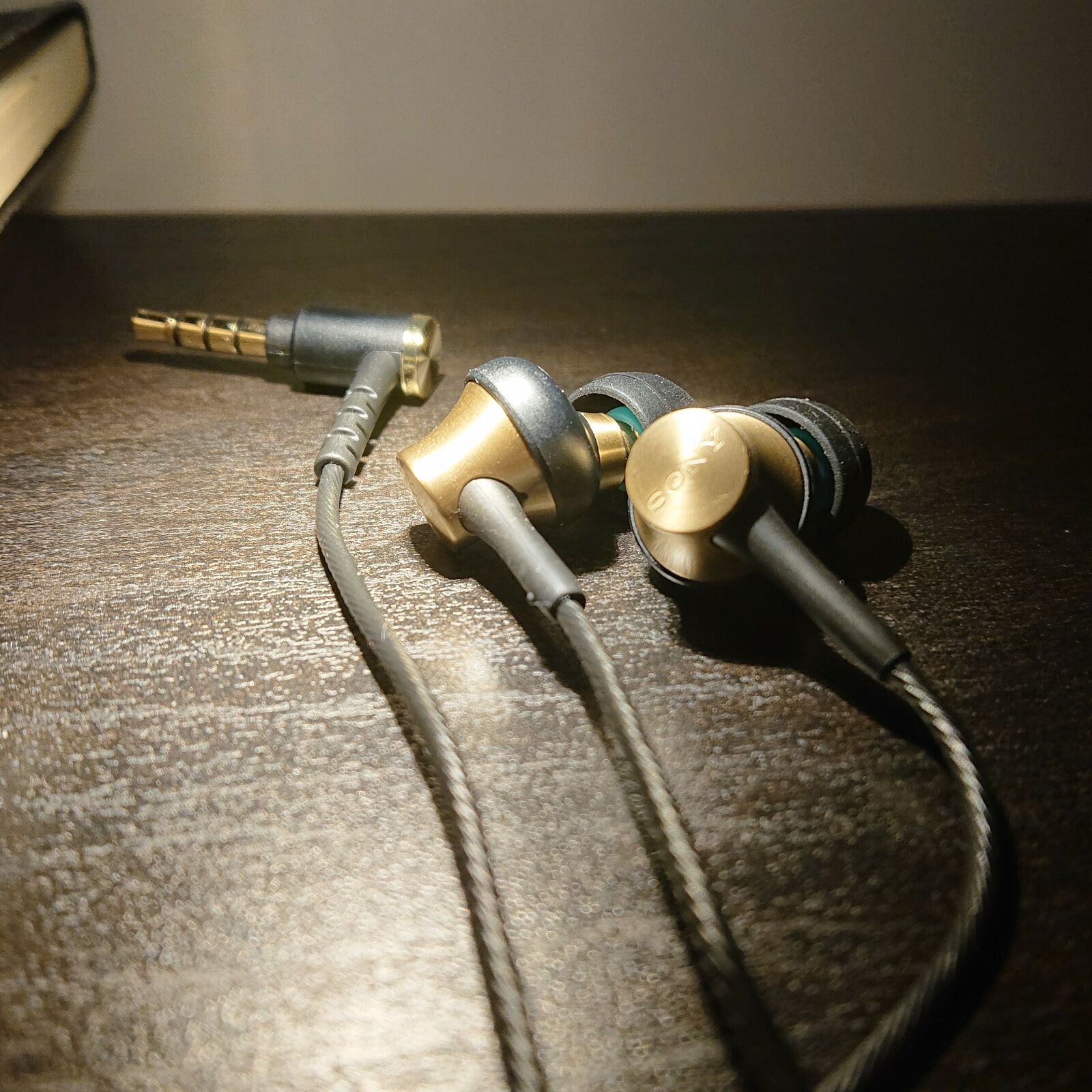 Sony MDR-EX650AP Closed Dynamic In-Ear Headphones w/ Mic Sony MDR-EX650AP Closed Dynamic In-Ear Headphones w/ Mic
