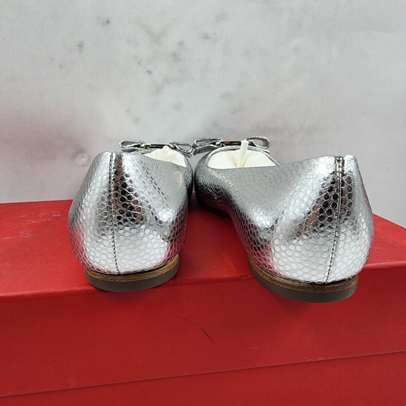 Ferragamo Varina Lizard Embossed Ballet Flats Women's 6 Silver Bow Top Slip On - Picture 4 of 14