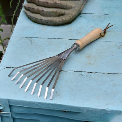Garden Rake Sturdy Lightweight Metal Yard Rake for Garden Lawn Yard Cleaning