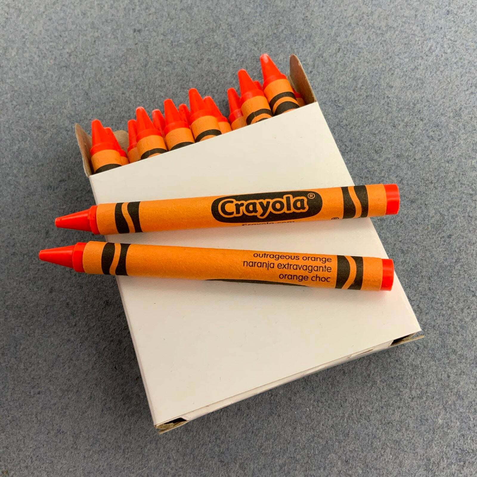Crayola Crayons Lot of 16 Standard Size Outrageous Orange