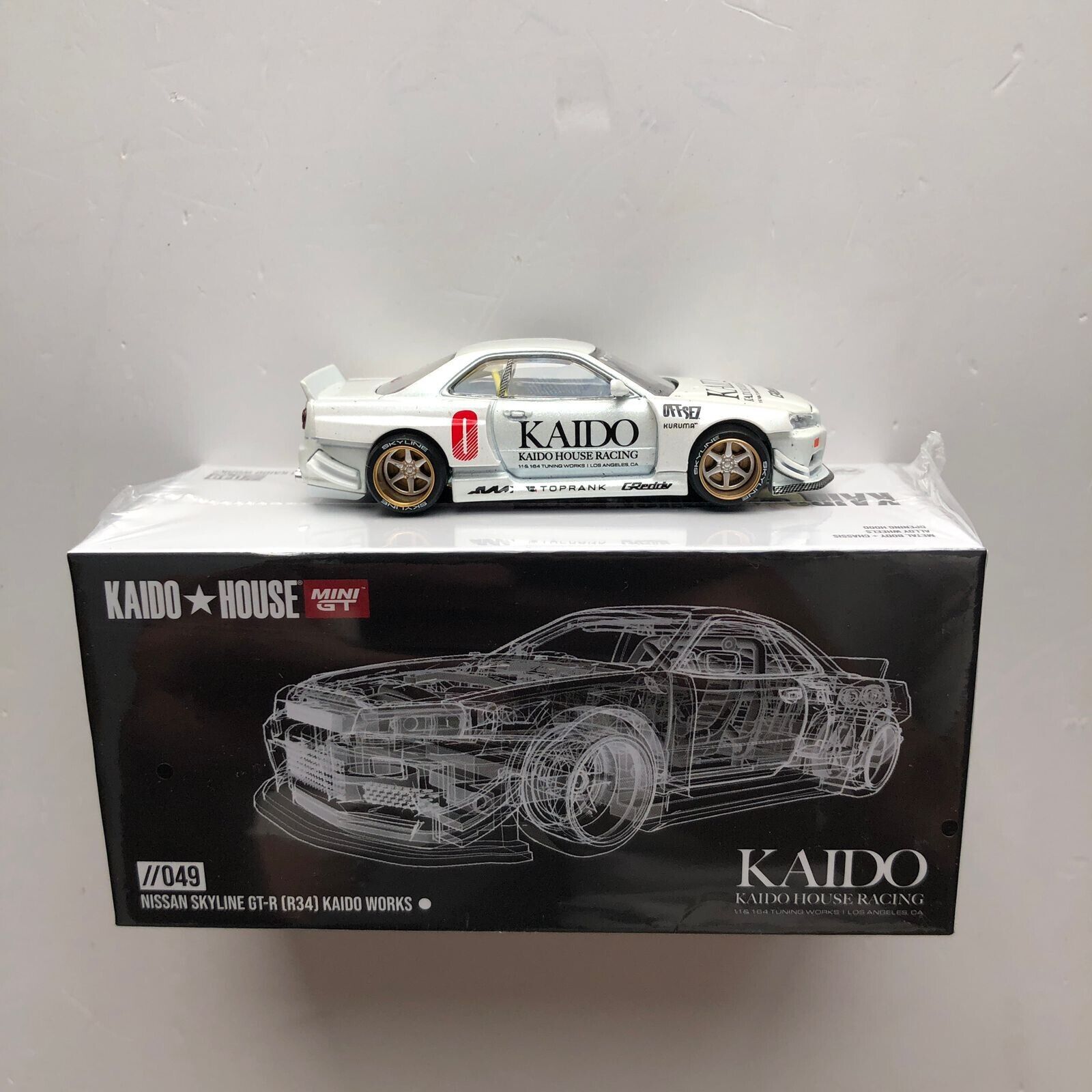 Kaido House x Mini GT 1:64 Nissan Skyline GT-R (R34) Kaido Works
