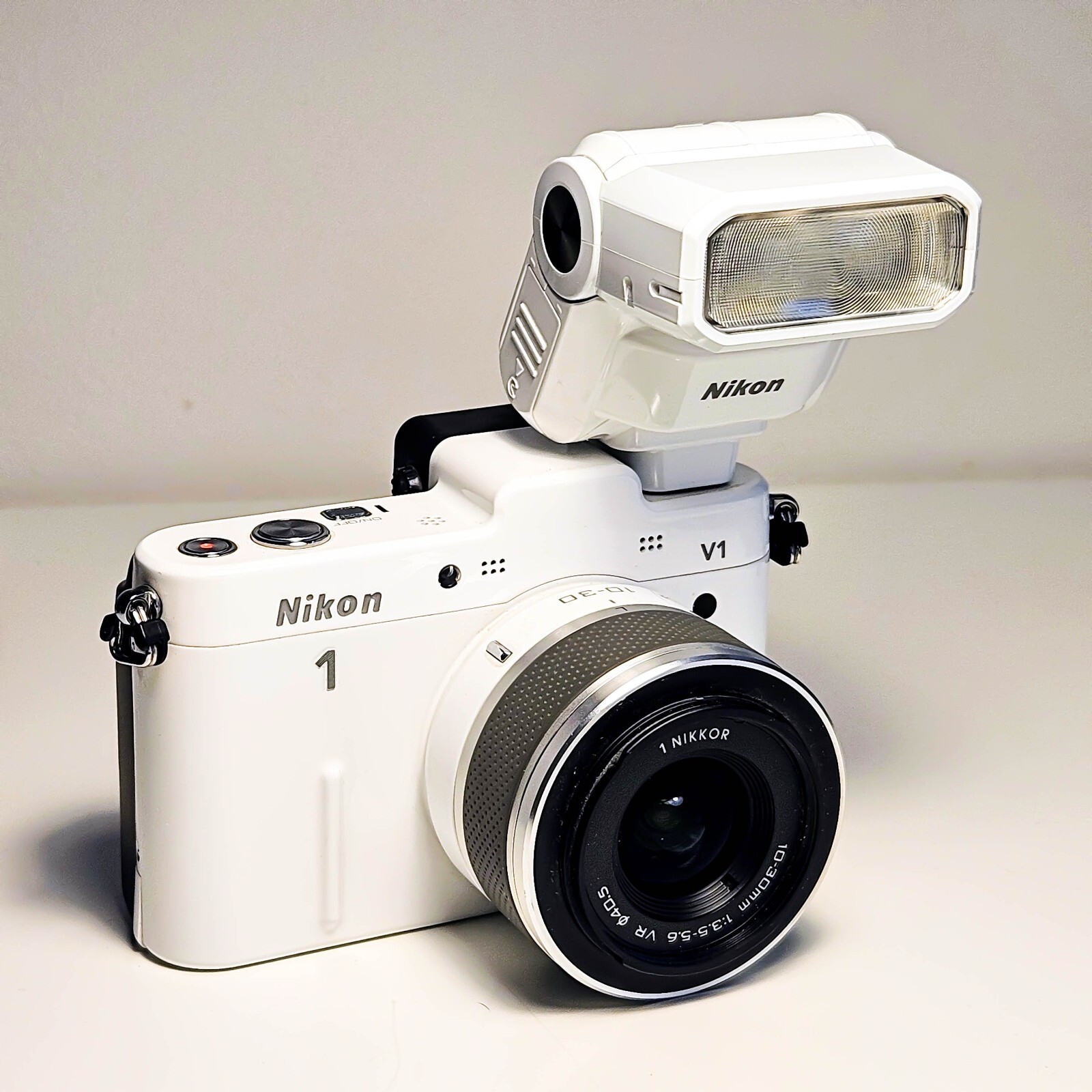 Nikon 1 V1 ホワイト & Fujian CCTV 25mm Nikon 0 V1 ホワイトの人気