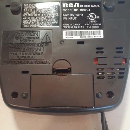 RCA Small Alarm Clock /Radio Model RC05-A / Working Tested VGC