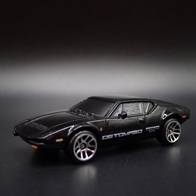 DE TOMASO PANTERA 1:64 SCALE COLLECTIBLE DIORAMA DIECAST MODEL CAR