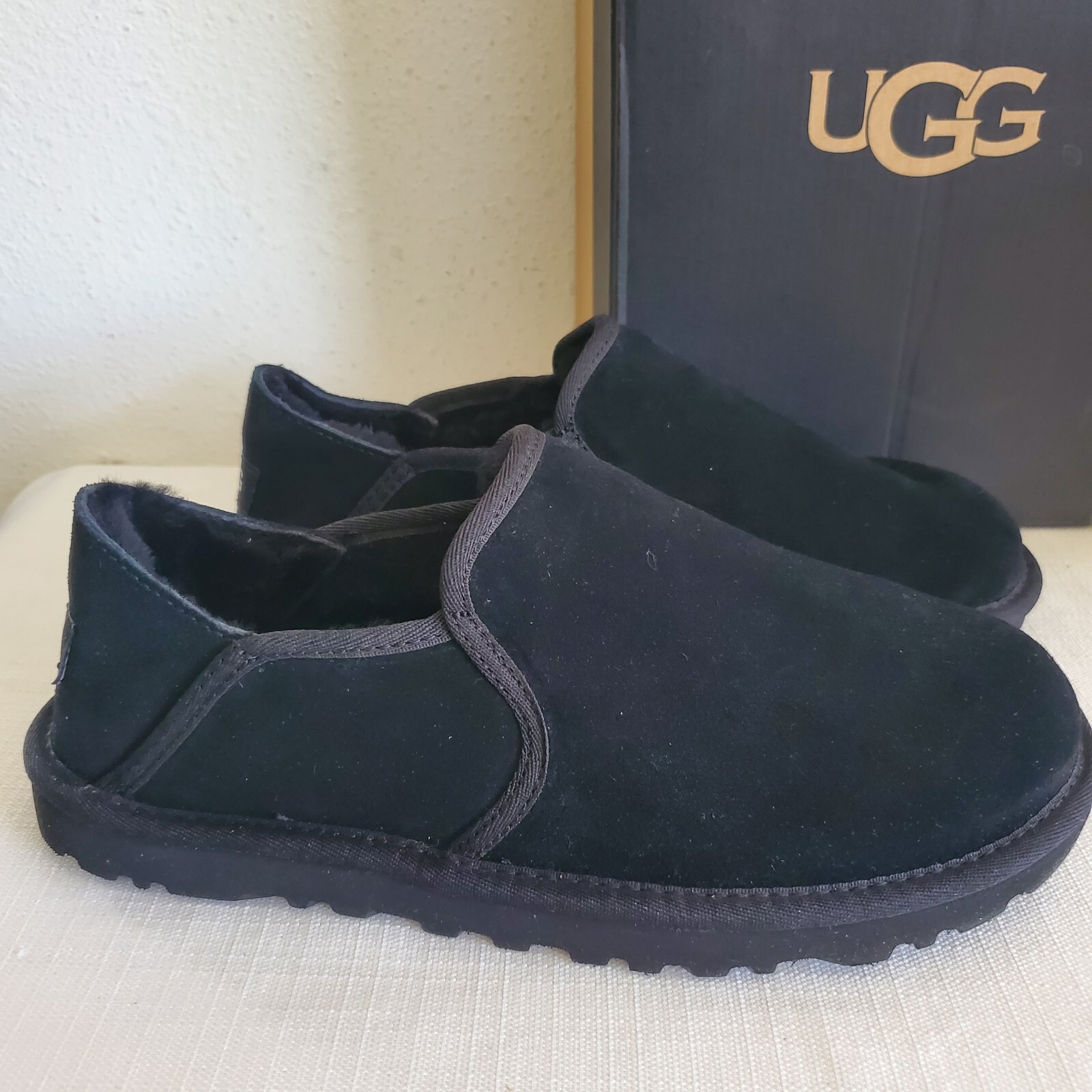 NEW MENS SIZE 12 BLACK UGG KENTON SUEDE SLIPPERS COLLAPSIBLE NEW MENS SIZE 12 BLACK UGG KENTON SUEDE SLIPPERS COLLAPSIBLE