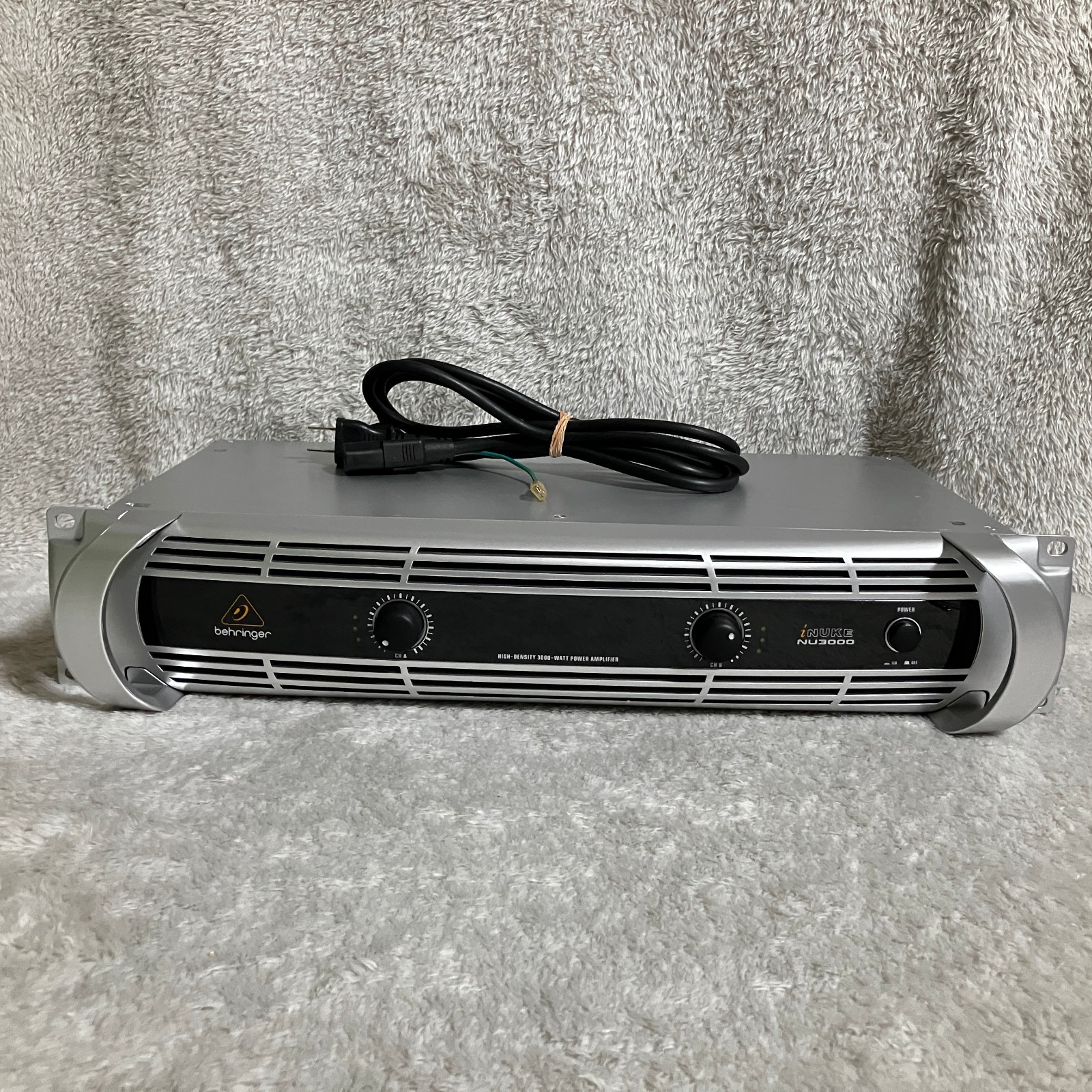 Behringer nu3000 iNUKE超軽量 Amazon.co.jp: Behringer nu3000 iNUKE超軽量、高密度3000-watt