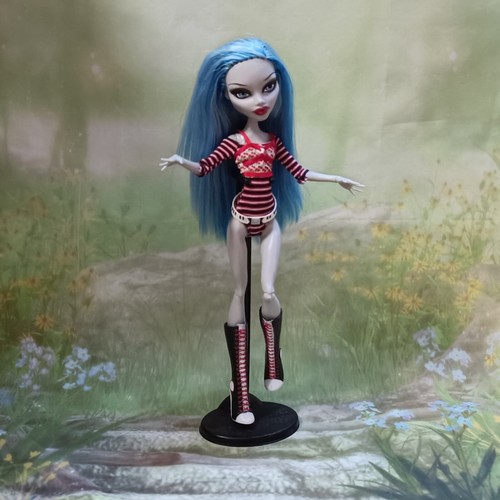 モンスターハイ　グーリア　イェルプス　Ghoulia Yelps Amazon.com: Monster High Booriginal Creeproduction Doll