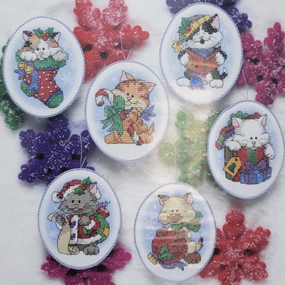 Dimensions Christmas Kitty Ornaments Stamped Cross Stitch Kit 8687 Holiday 2002