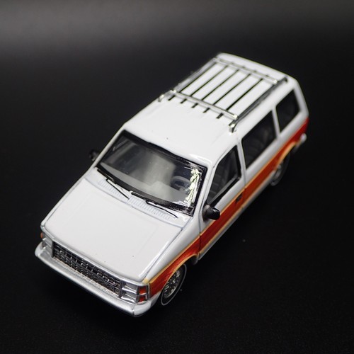1984-1990 DODGE CARAVAN RARE 1/64 SCALE COLLECTIBLE DIORAMA DIECAST MODEL CAR 1984-1990 DODGE CARAVAN RARE 1/64 SCALE COLLECTIBLE DIORAMA DIECAST MODEL CAR