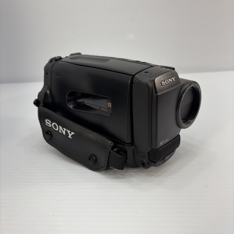 Sony Ccd-Tr420e Handycam Camcorder Video 8 *Untested* 