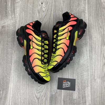 nike tn solar red