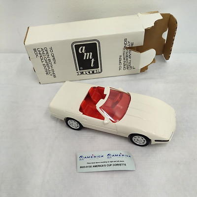 1992 C4 Corvette Convertible Artic White/Red Interior Dealer Promo Amt Ertl 8923