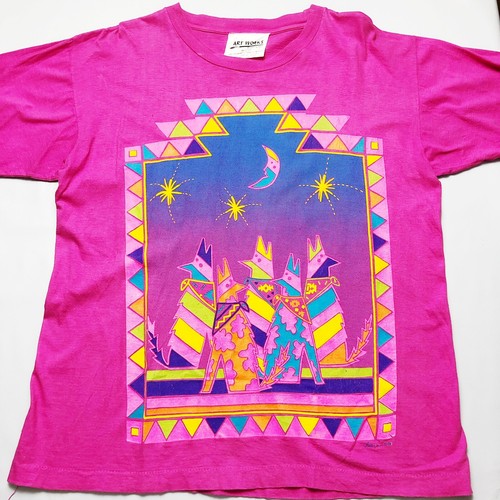 Vintage Neon Coyote Southwest Screen Print T-Shirt Hot Pink