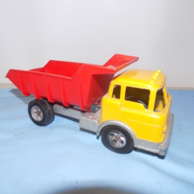 Vintage Hubley 1490 Ford ??? Dump Truck VCG working dump red  yellow cab