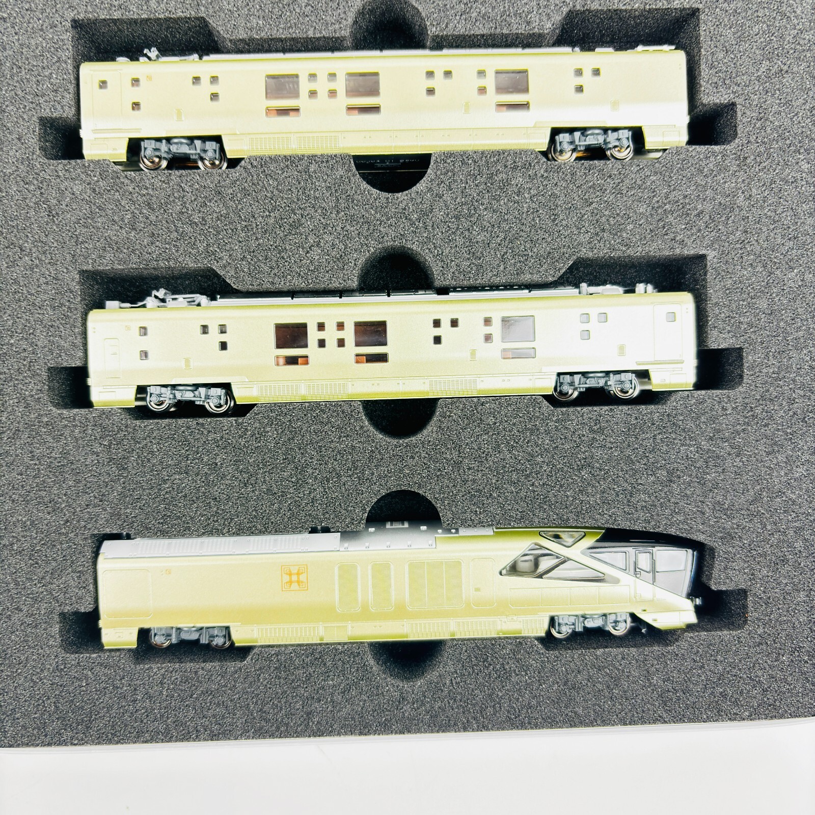 KATO E001形 TRAIN SUITE SHIKI-SHIMA セット KATO Nゲージ E001形(TRAIN SUITE 四季島)4両基本セット 鉄道