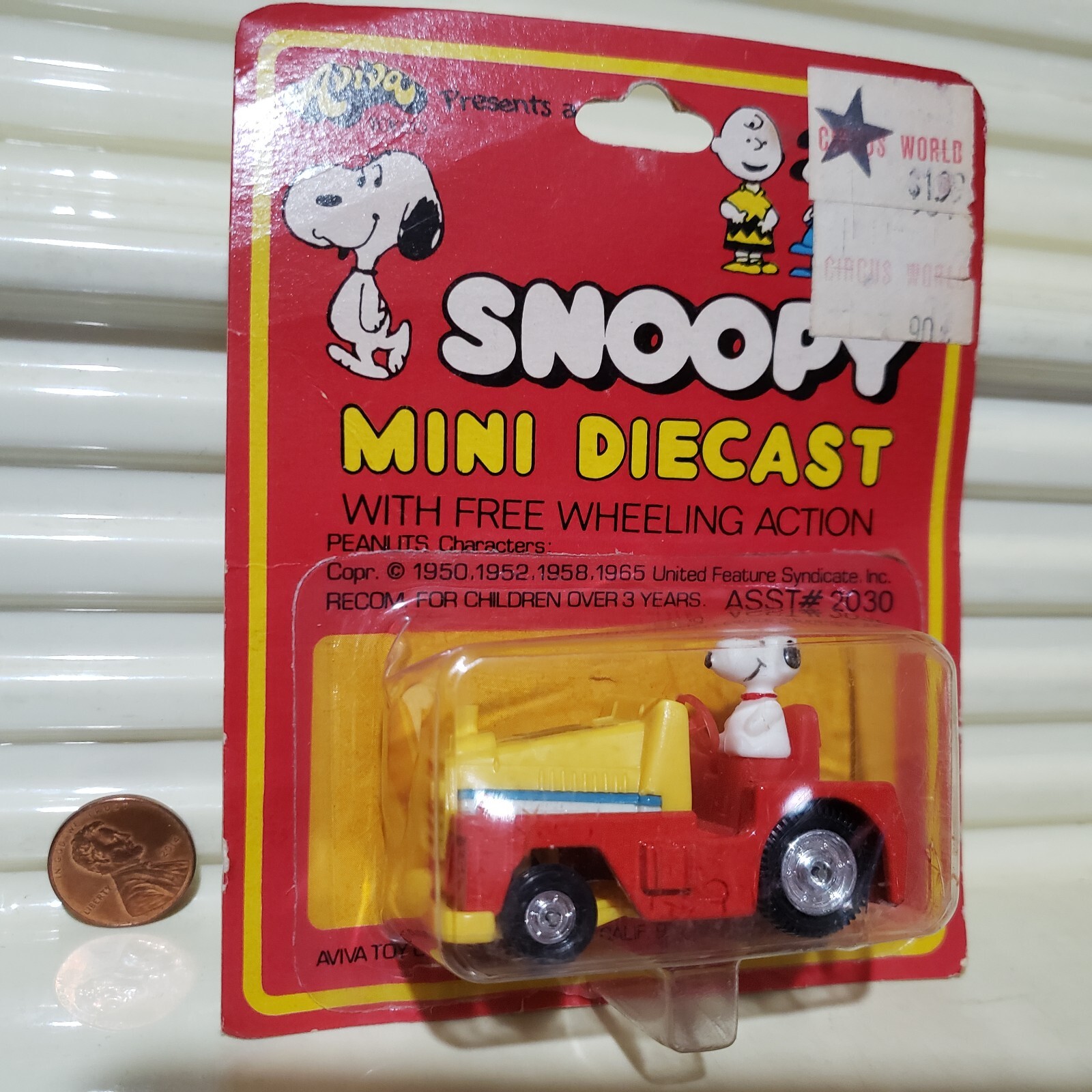AVIVA 1965 Snoopy Peanuts SNOOPY in TOW TRUCK Asst 2030