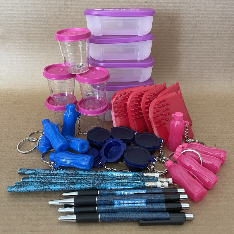 Tupperware Gadgets Lot of 40 Hostess Party Favors Midget Keychain
