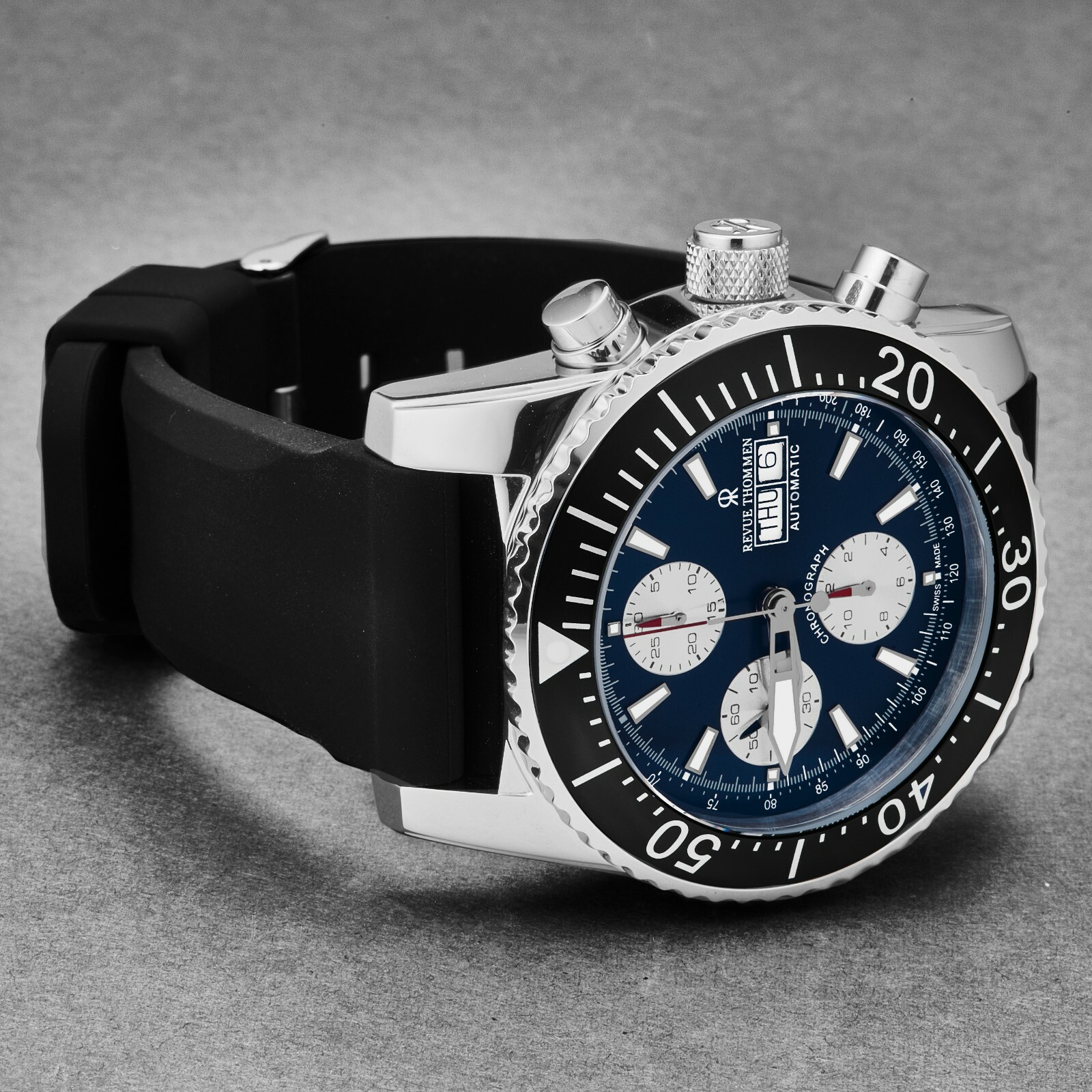 Pre-owned Revue Thommen Men's Divers' Blue Dial Day-date Chronograph Blue Dial 17030.6525