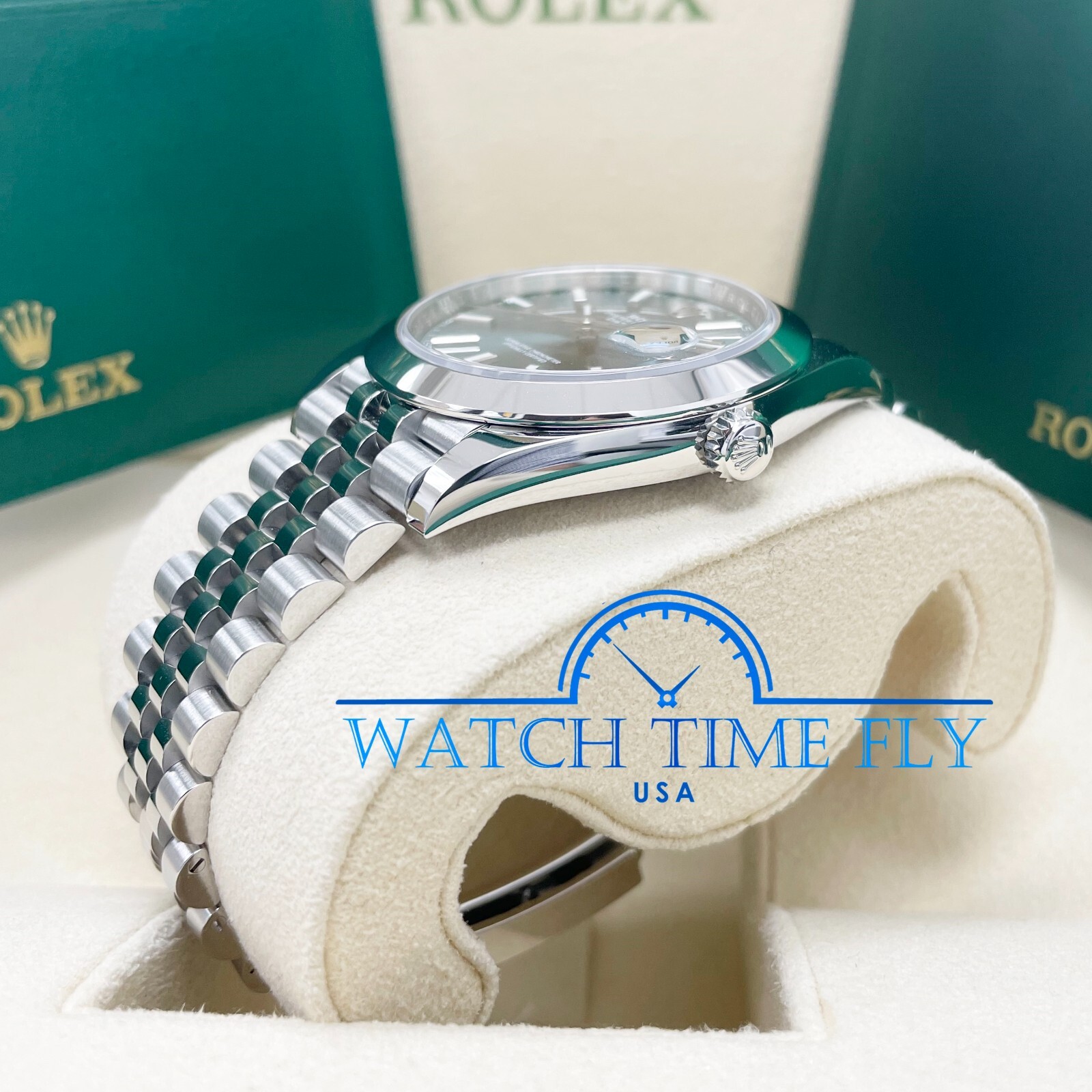 Pre-owned Rolex 2022 Datejust 41mm Smooth Bezel 126300 Mint Green Dial Jubilee Bracelet