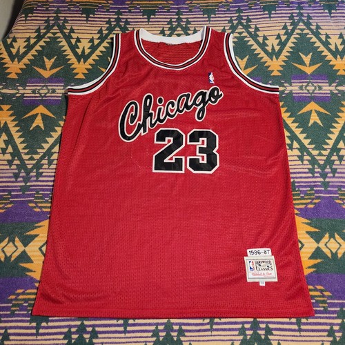BULLS JORDAN 23 黒ジャージ 1986-87 Vintage Michael Jordan #23 Chicago Bulls Black Nike Team