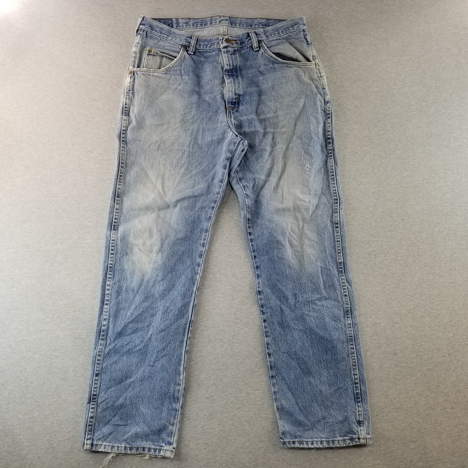 Wrangler Jeans Men's Sz 32X30  Blue Wash Quality Cotton Tough Workwear See Pics
