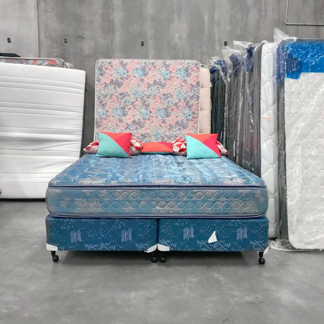 TODAY DELIVERY EXTREMELY COMFORTABLE ensemble king base and mattress