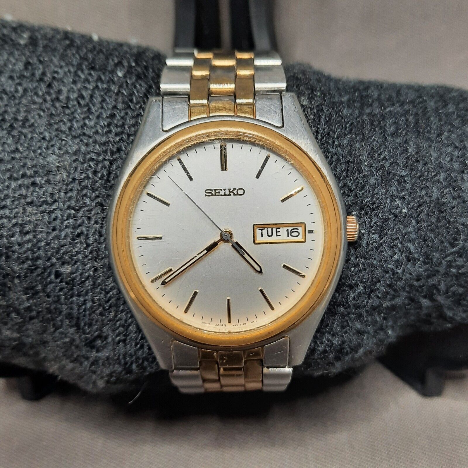 Vtg Seiko Watch Mens Steel/Gold Tone Day, Bilingual Date Vtg Seiko Watch Mens Steel/Gold Tone Day, Bilingual Date