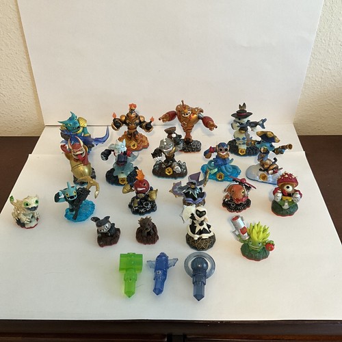 Skylanders Lot of 22 Figures And Traps