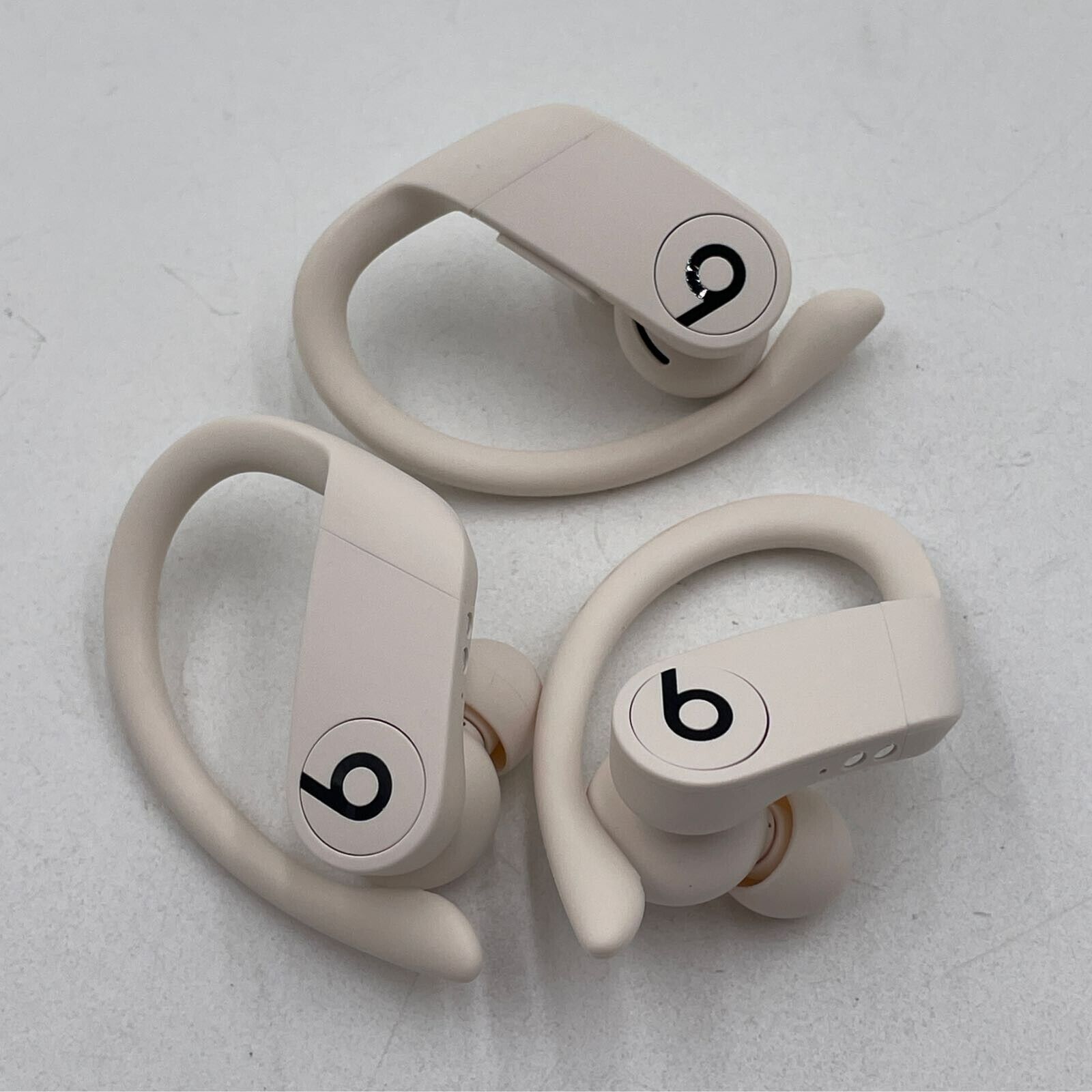 Beats by Dr. Dre Powerbeats Pro A2454 - Right Earbud - Ivory - NOT WORKING Beats by Dr. Dre Powerbeats Pro A2454 - Right Earbud - Ivory - NOT WORKING