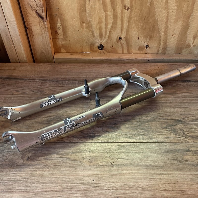 Marzocchi Bomber EXR Pro 1 1/8 Threadless Suspension Fork 26