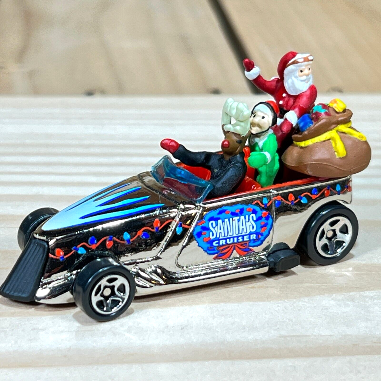 2000 Holiday Santa's Cruiser Phaeton 1:64 Diecast Car - Free Shipping