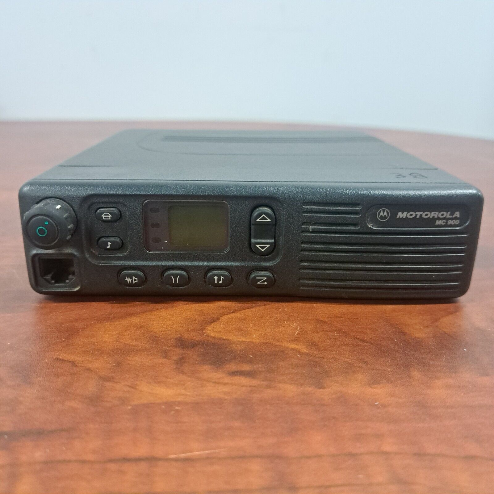 GOOD CONDITION - Motorola MC900 M01KHK9AN3BN MR304B VHF 136 GOOD CONDITION - Motorola MC900 M01KHK9AN3BN MR304B VHF 136