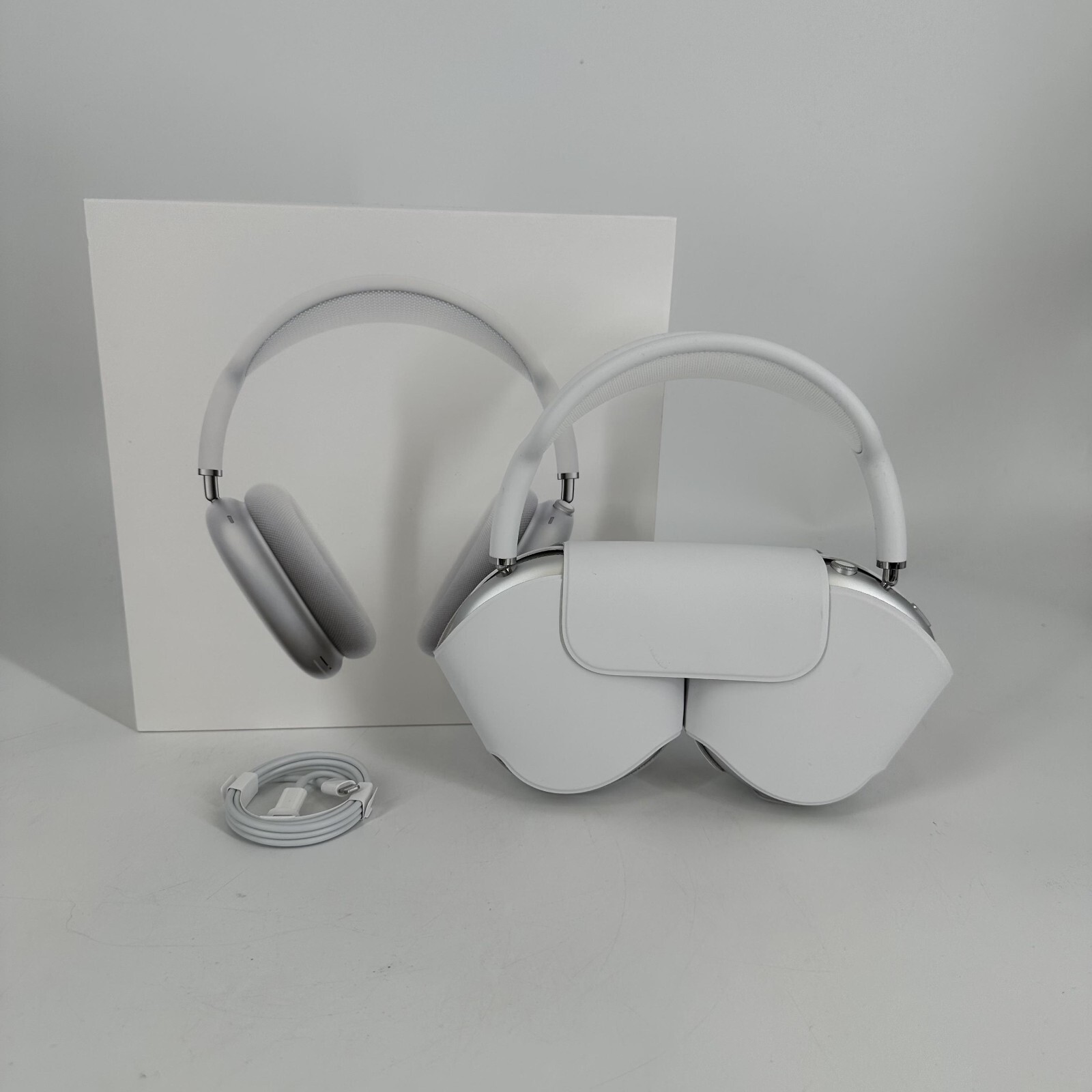 Apple AirPods Max Silver - Excellent Condition w/Smart Case