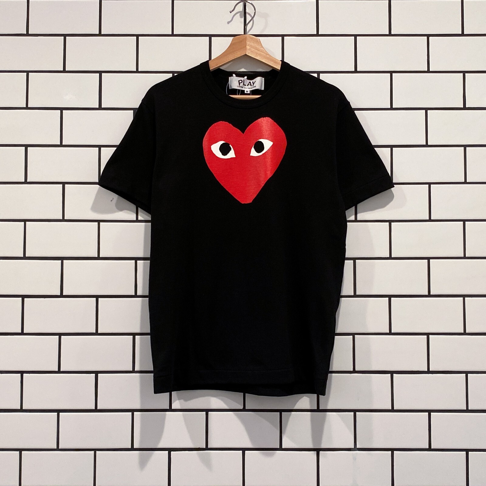COMME DES GARCONS CDG PLAY PRINTED RED HEART TEE BLACK AZ