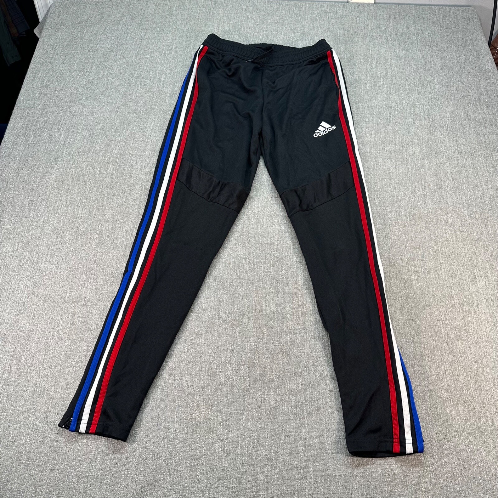 adidas originals ❣️ TRACK PANTS 青 DH3833 【公式通販】