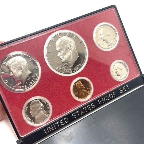 US Coin Proof Set Bicentennial 1776-1976 Plastic Case Uncirculated