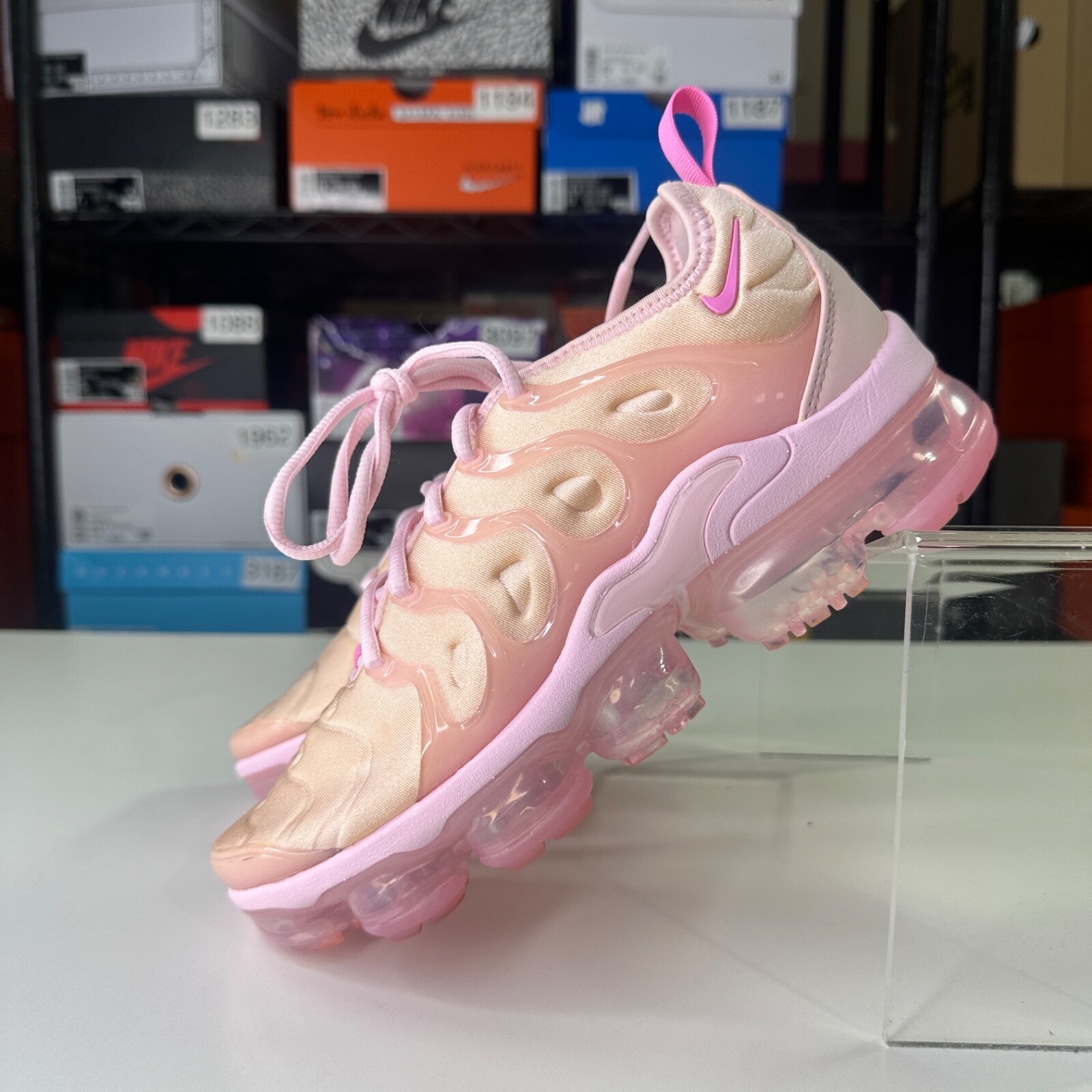 vapormax plus women's pink