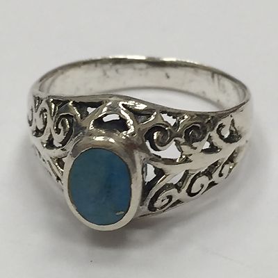 CUTE .925 STERLING SILVER OVAL BLUE STONE RING SIZE 5