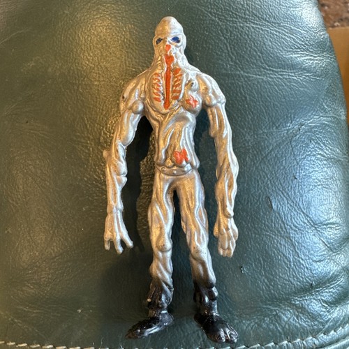 90’s Alien Unopened Figure / エイリアン New Vintage 90s Aliens Alien Queen With Deadly Chest