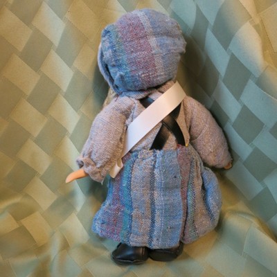 TRADITIONAL IRISH IMMIGRANT PORCELAIN  DOLL BOSTON 10