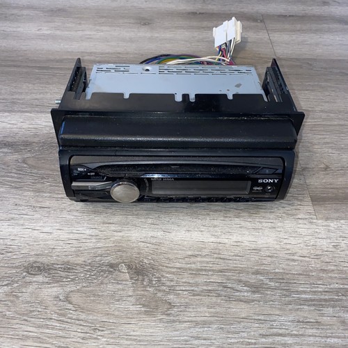 Sony Xplod cdxGT250MP Stereo In Dash CD Player MP3 Read Descriptionの