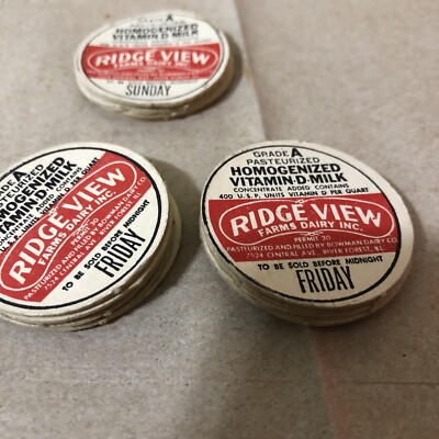 15 Ridge View Farms Dairy Inc. RIVER FOREST IL. Friday & Sunday Milk Bottle Cap
