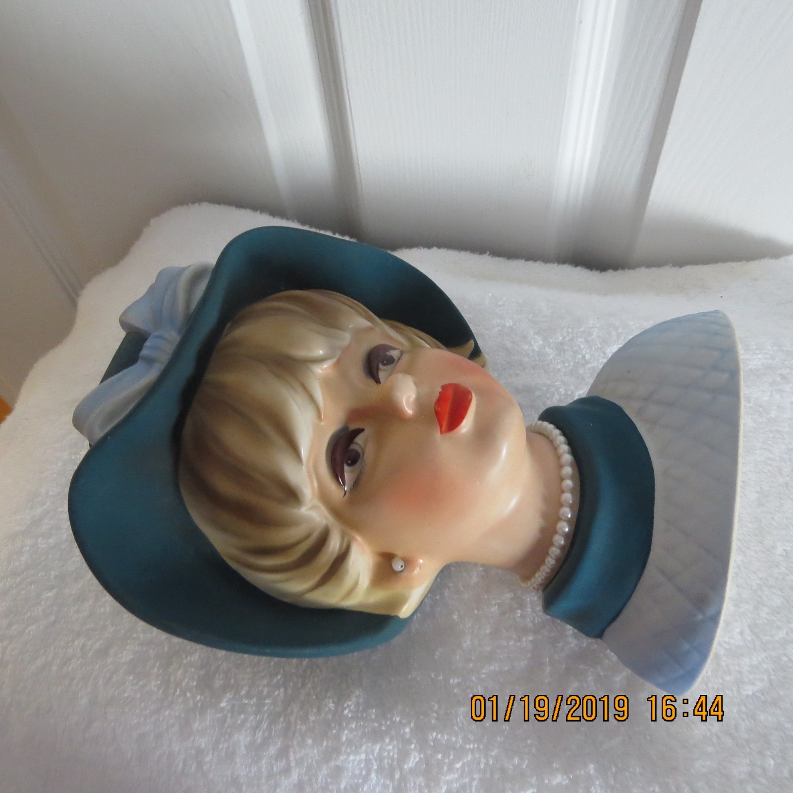 VINTAGE HEADVASE DORIS DAY 7''1/2 X5'' DIAMETER BLUE HAT&BOW NAPCOWARE 7495 WOW