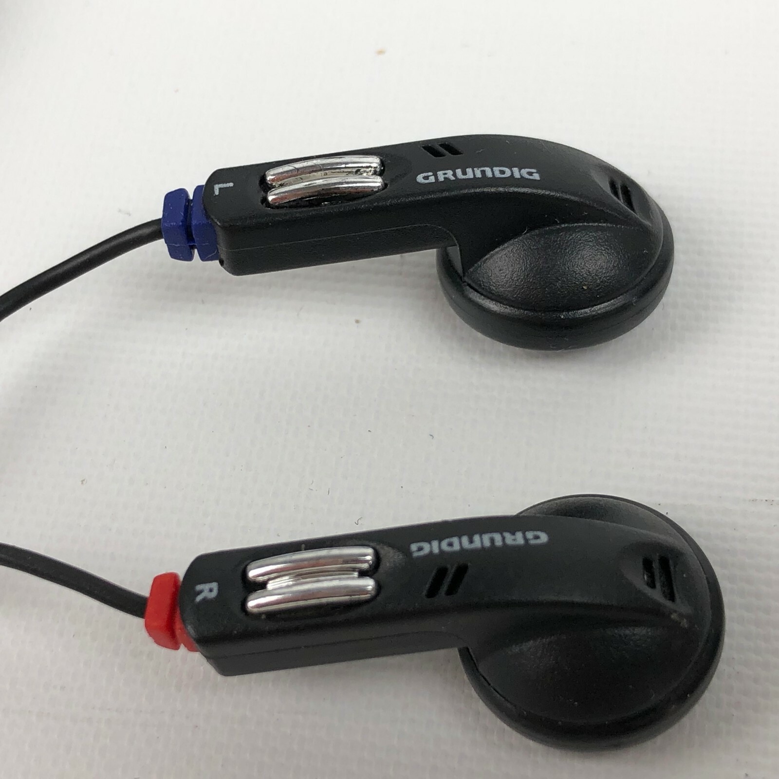 GRUNDIG YACHT BOY YB 400 PE WORLD RECEIVER AM FM SW MW LW SHORTWAVE RADIO